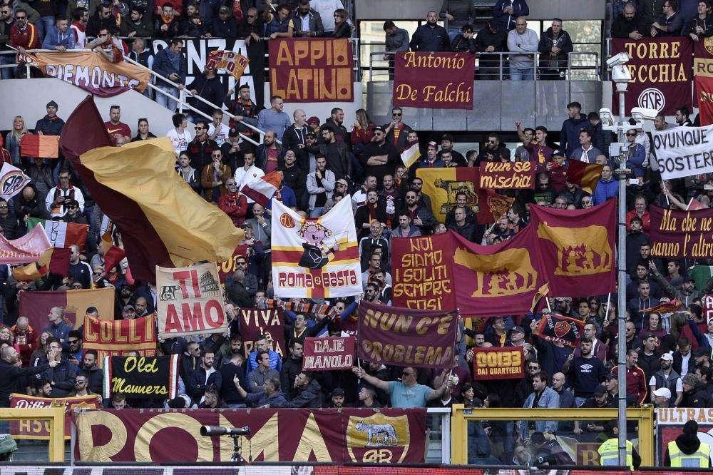 Colosseo, ultrà giallorossi assaltano tifosi inglesi: due fermati