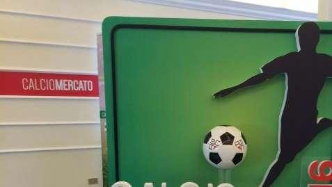 MERCATO - Milan, domani le visite mediche di Andrè Silva. Idea Mahrez per la Juventus. La Lazio su Gomez. Bayern Monaco, occhi su Lemar. Stoccarda, tre club su Pavard. Manchester United, Mourinho chiama Morata