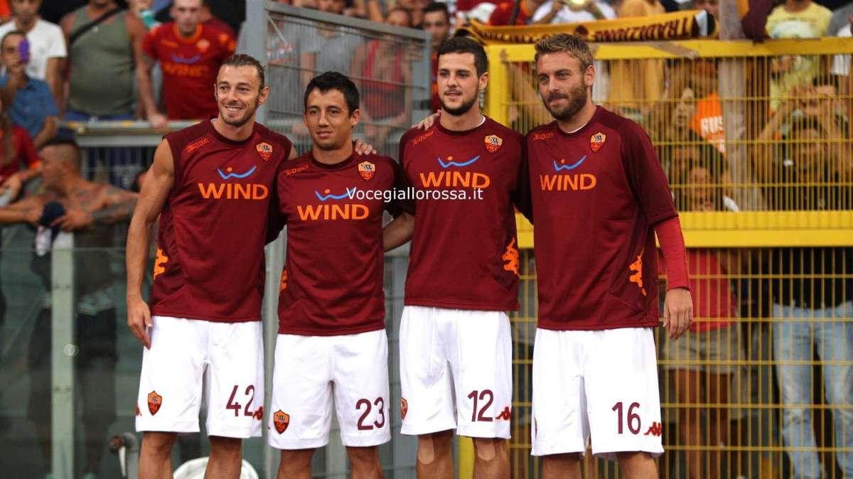 L'elenco ufficiale dei numeri di maglia: Destro prende il 22. L'attaccante: "Ringrazio Borriello"