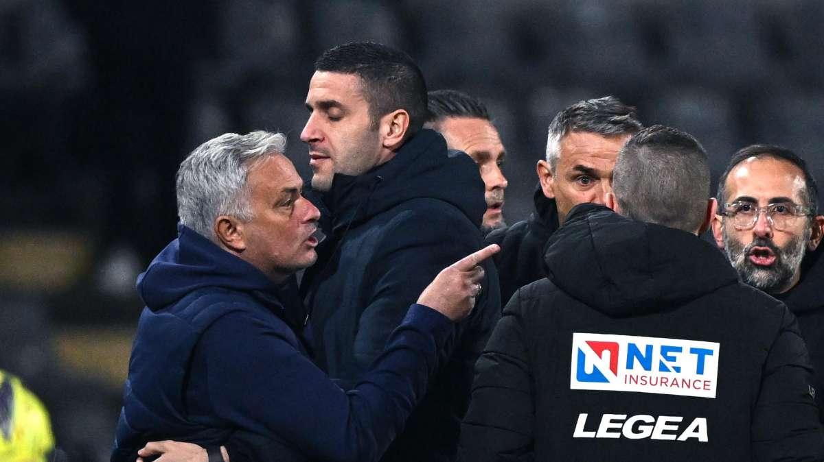 Roma-Sassuolo - L'attesa dei tifosi: "Che figuraccia e che pagliacciata con la squalifica di Mourinho. Lotito Masterclass"