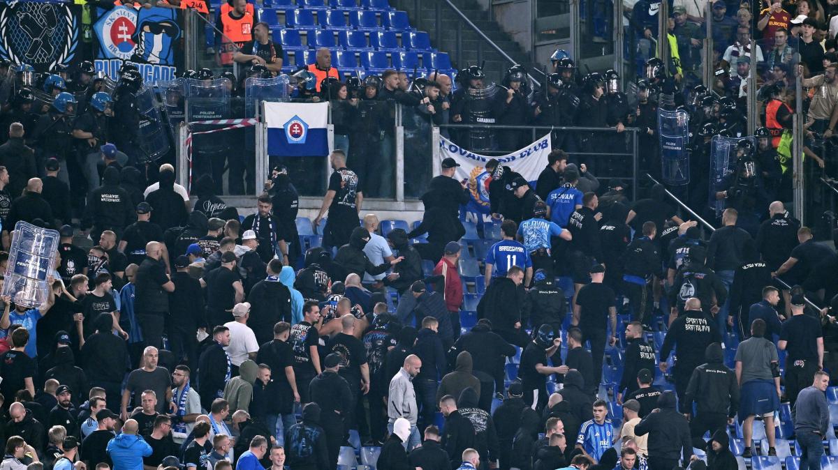 Roma-Slovan Bratislava, arrestati 2 tifosi dopo gli scontri sugli spalti