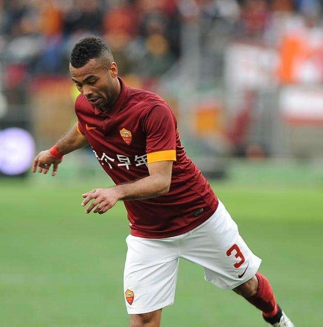 Ashley Cole su Smalling: "Spero che resti alla Roma, gioca sempre e si sta divertendo"