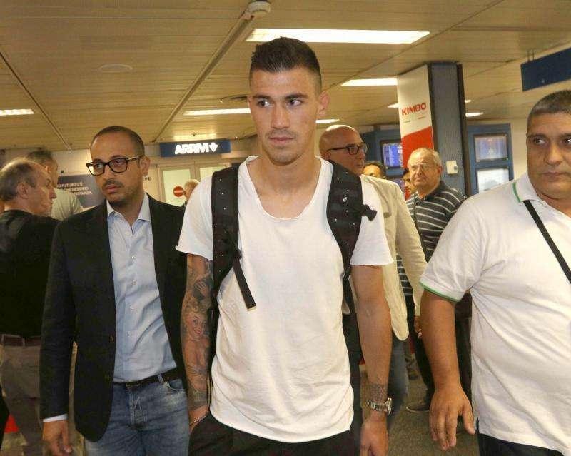 Romagnoli: "Garcia non voleva cedermi". Galliani: "Può diventare una bandiera del Milan". Firmato un quinquennale