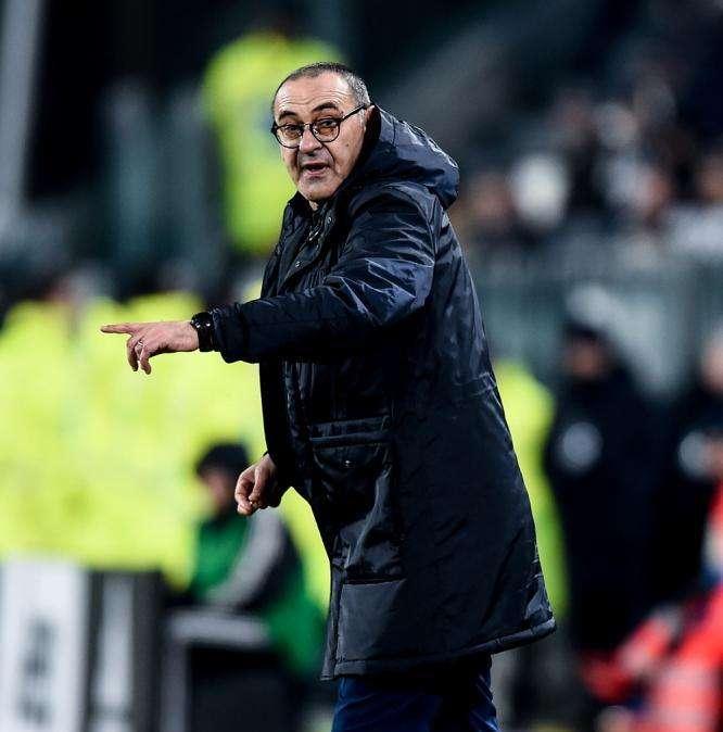 Juventus, allenamento mattutino per i bianconeri. Nessuna frattura per Alex Sandro, influenza per Cuadrado. Domani alle 18 la conferenza di Sarri