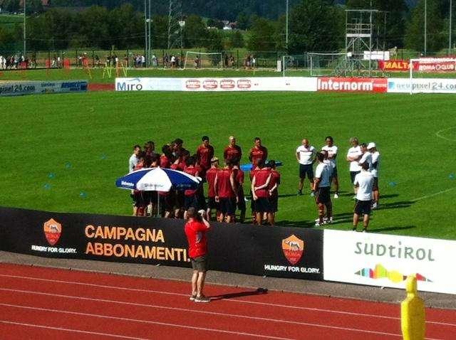 RISCONE - Giallorossi in campo nell'unico allenamento odierno. Assenti Maicon e Florenzi. Benatia in gruppo. FOTO! VIDEO!