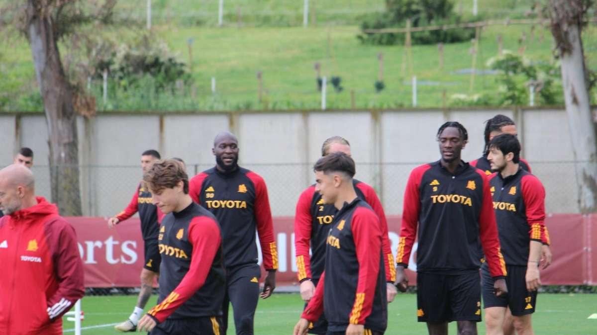 TRIGORIA - Presenti Pellegrini, Lukaku e Smalling. Rifinitura sotto la pioggia. FOTO! VIDEO!