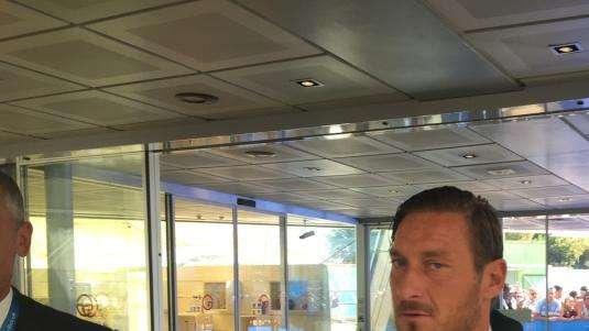 Twitter, Totti incontra Zanetti: "Un vero campione, una grande leggenda..."
