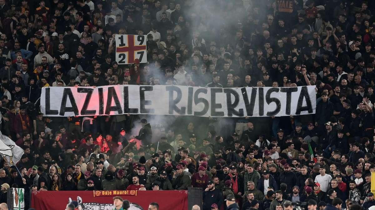 Lazio-Roma, i migliori striscioni del derby. FOTO!