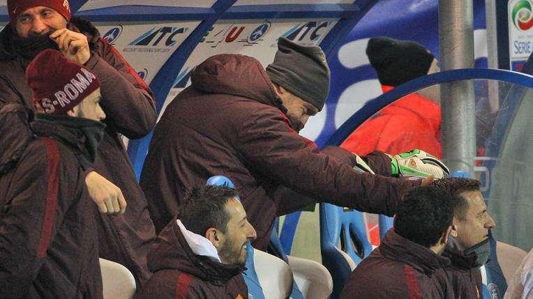 Totti scherza con Zubiria. FOTO!