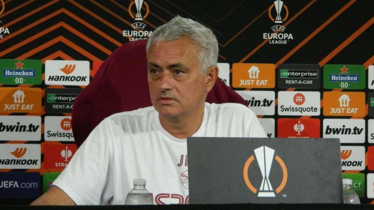 TRIGORIA - Mourinho: "Domani Ibanez e altri dieci. È intoccabile, non c'è storia. Il nostro mercato non sta giocando: gioco con quelli che ho". VIDEO!