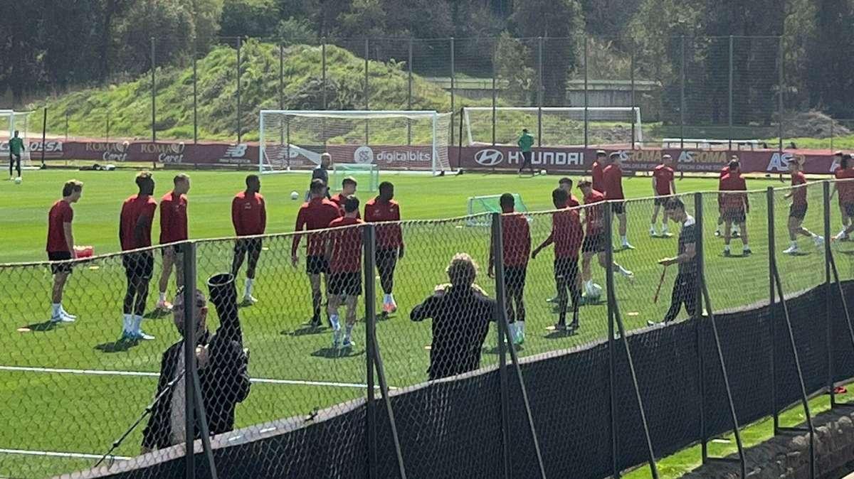 TRIGORIA - La rifinitura della Roma. Discorso di Mourinho alla squadra sul Campo B. FOTO! VIDEO!