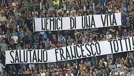 Striscione degli Irriducibili: "I nemici di una vita salutano Francesco Totti". FOTO!