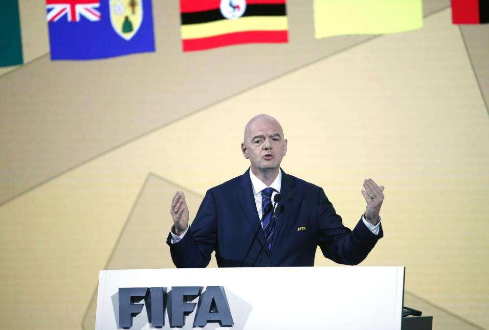 Infantino: "La Fifa sta studiando il VAR a chiamata"