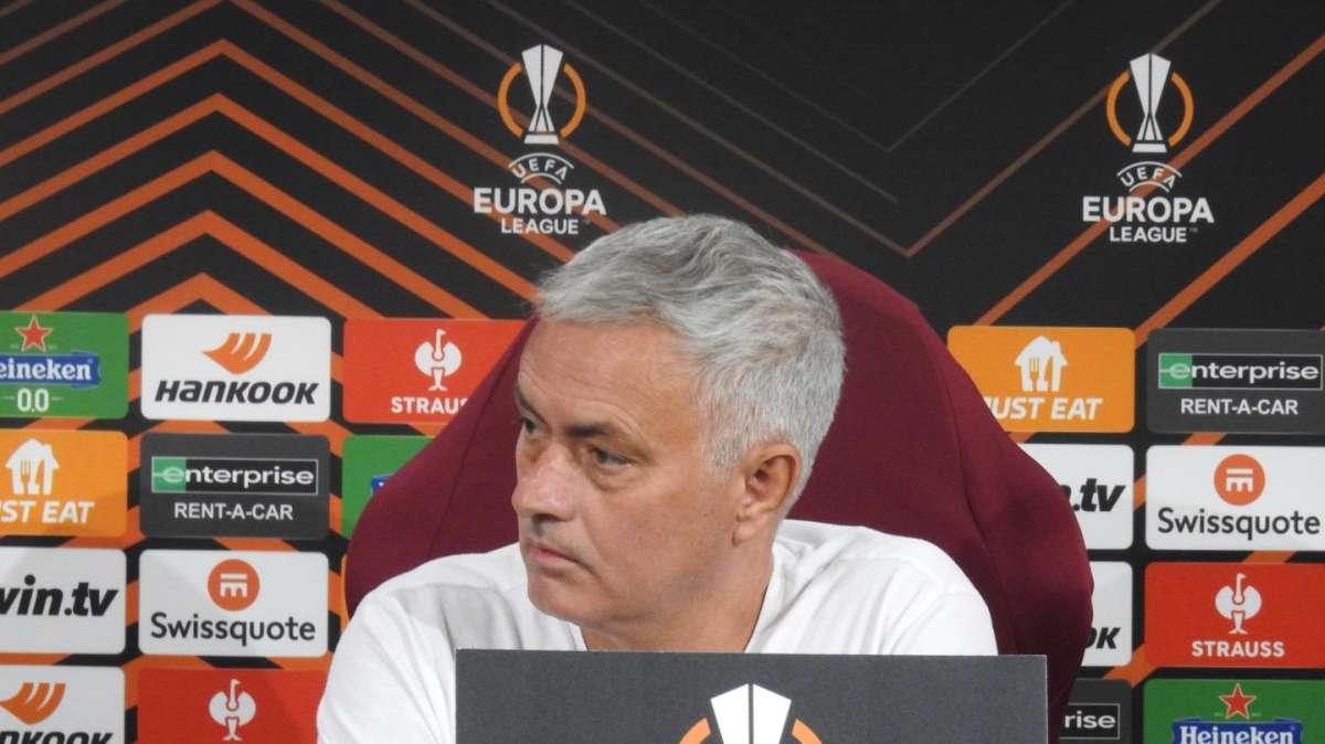 Mourinho: "A volte mi chiedo quanti romani non lavorano, i tifosi ci seguono sempre, sono la nostra famiglia. Giochiamo per un solo risultato che è la vittoria"