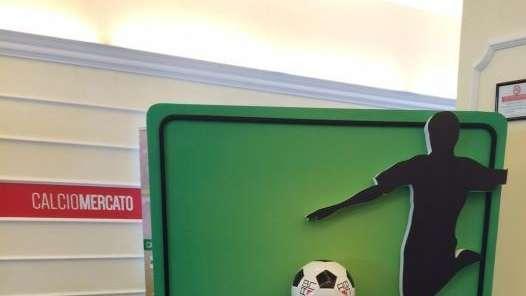 MERCATO - Ufficiale il rinnovo di Hamsik col Napoli. Pogba a Manchester. Sansone al Villarreal. Juventus su De Sciglio. Cuadrado spinge per il Milan