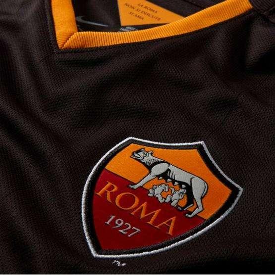 In vendita la terza maglia della Roma. FOTO!