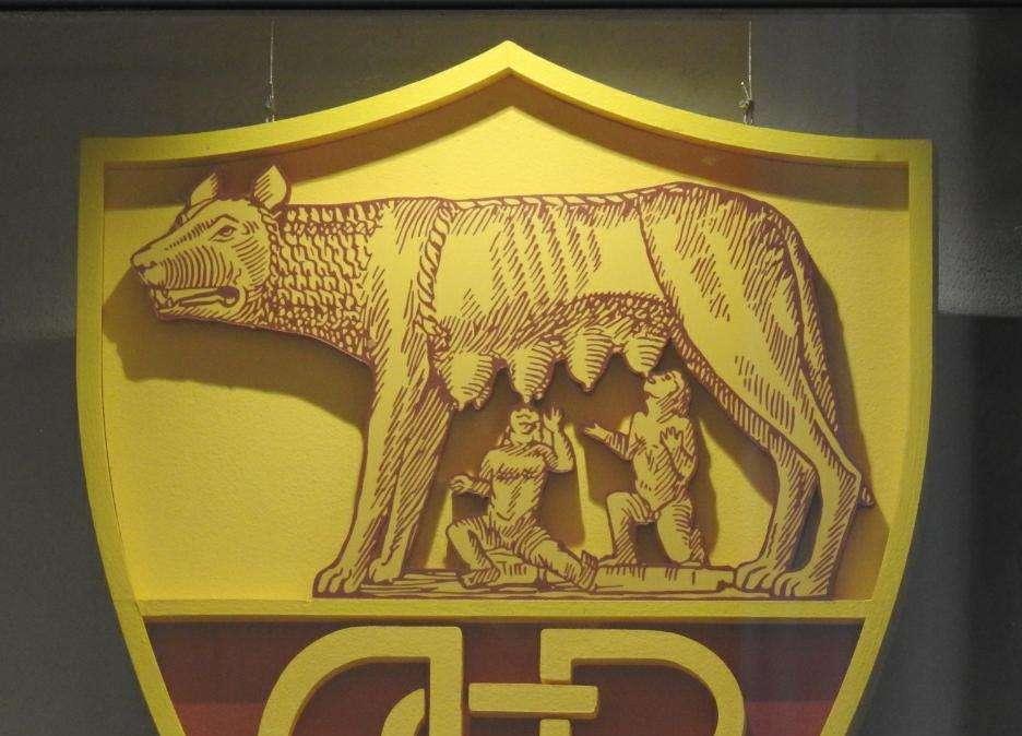 "Il nostro nome, i nostri colori, il nostro simbolo. Quelli della nostra città. Ieri, oggi, per sempre". Il tweet della Roma per i 96 anni del club 