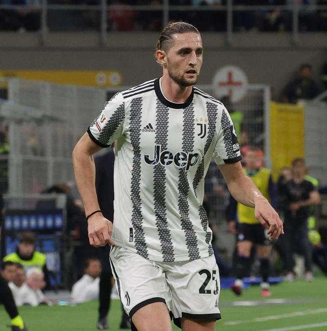 Juventus, il club riabbraccia Rabiot dopo il rinnovo