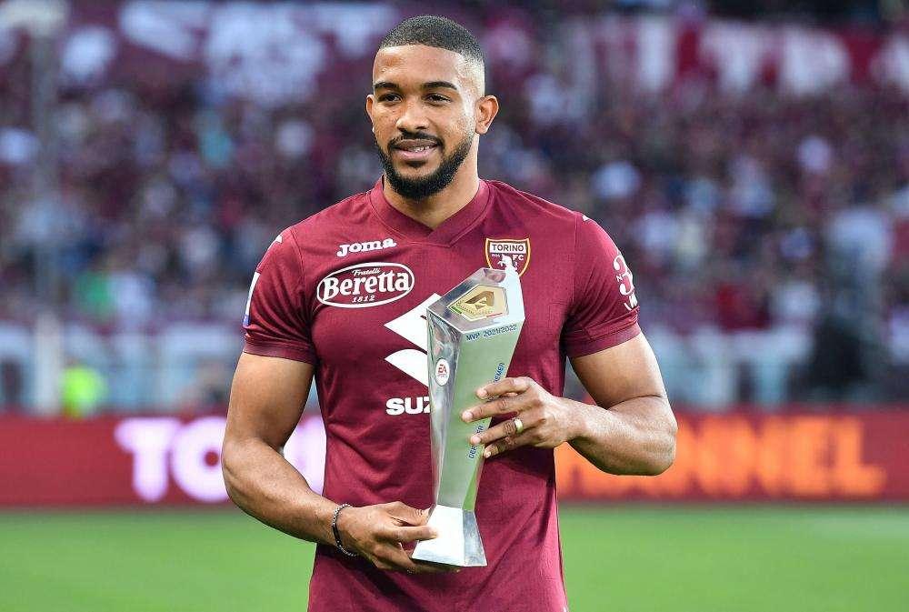 Torino, Vagnati arriva in ritiro: lungo colloquio con Bremer