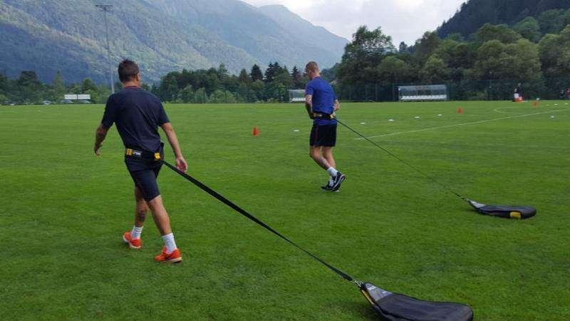 PINZOLO - Gruppo tra palestra, calcio-tennis e yo-yo test: bene Gyömbér, Valeau e Pellegrini. Lavoro individuale sul campo per Karsdorp. Alisson vince la crossbar challenge. FOTO!