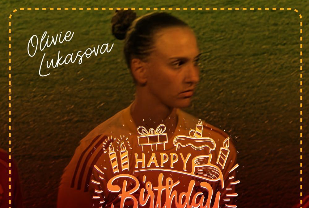 La prima calciatrice ceca a vestire la maglia della Roma: tanti auguri Olivie. GRAFICA!
