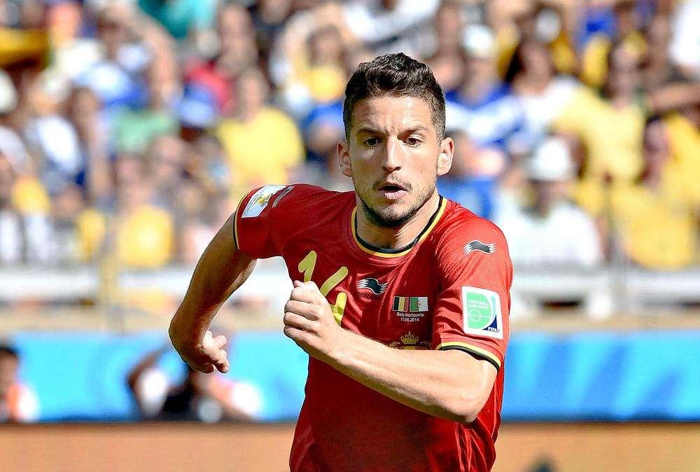 Belgio, Mertens abbandona il campo in barella in seguito a un brutto colpo alla testa