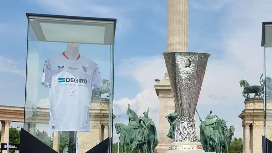 Siviglia-Roma - L'attesa dei tifosi: "C'è un mondo intero che va avanti normalmente, per noi è uno di quei rari casi in cui anche l'ansia è un privilegio"