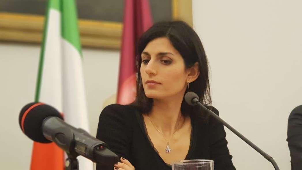 CAMPIDOGLIO - Presentazione campagna Amami e Basta: un calendario con le mogli dei calciatori contro la violenza sulle donne. VIDEO!