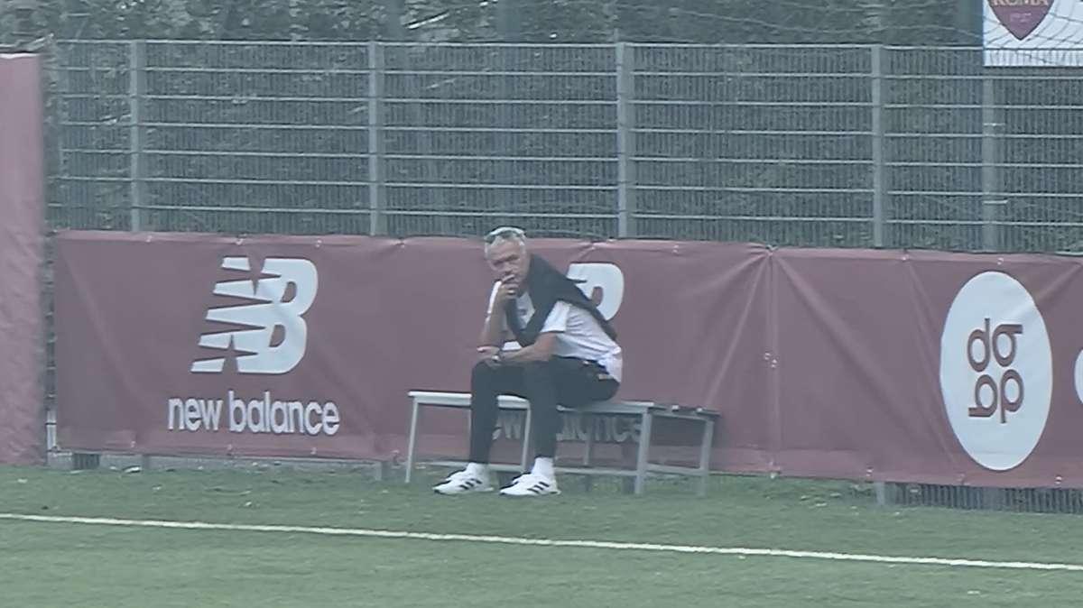 VG - Mourinho e alcuni calciatori presenti a Trigoria per seguire Roma Primavera-Inter. FOTO!