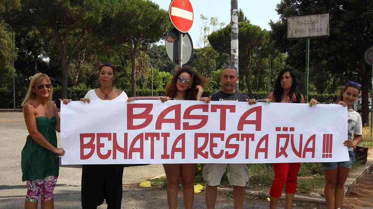 Striscione per Benatia. Il difensore: "Resto qui". FOTO!