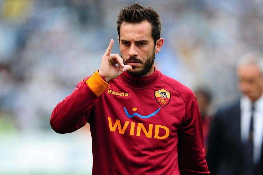Accadde oggi - Fatta per Van Der Wiel, Cassetti attacca Lotito: "Ha la memoria corta". Boniek: "Totti non doveva dare un calcio a Balotelli, doveva dargli un pugno"