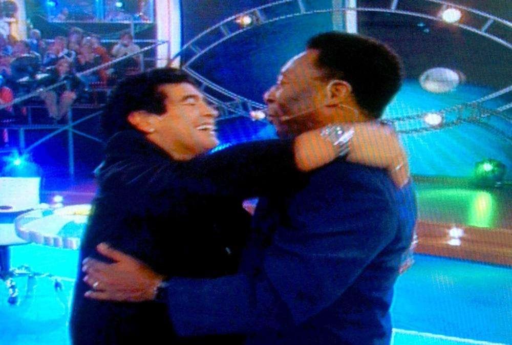 Maradona, Pelé: "Dio ti ha dato il genio, il mondo l'amore"