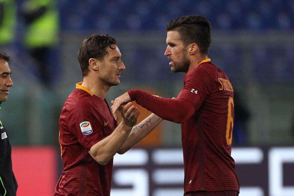 Strootman ricorda la cena d'addio al calcio di Totti: "Un anno fa". FOTO!