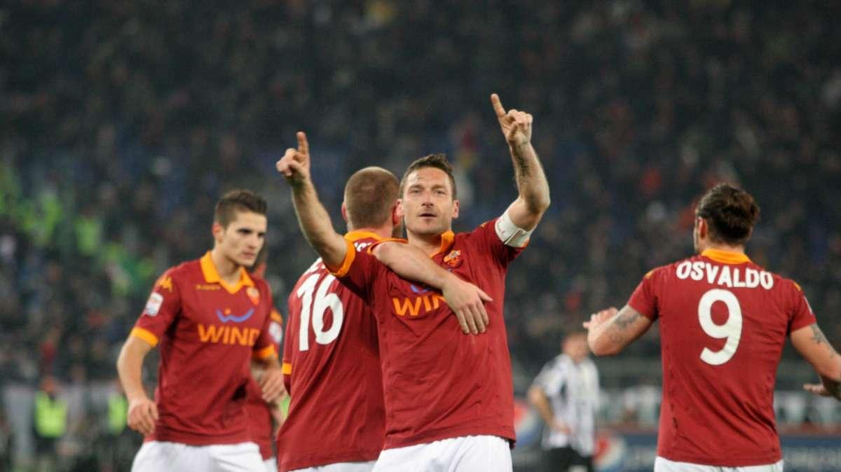 "Un meteorite, un proiettile, un colpo di cannone": il gol di Totti fa il giro del mondo