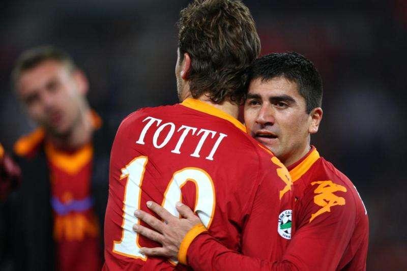 Accadde oggi - Pizarro: "Per la Roma giocherei gratis". Giallorossi eliminati dallo Slovan. Ufficiale Castellini