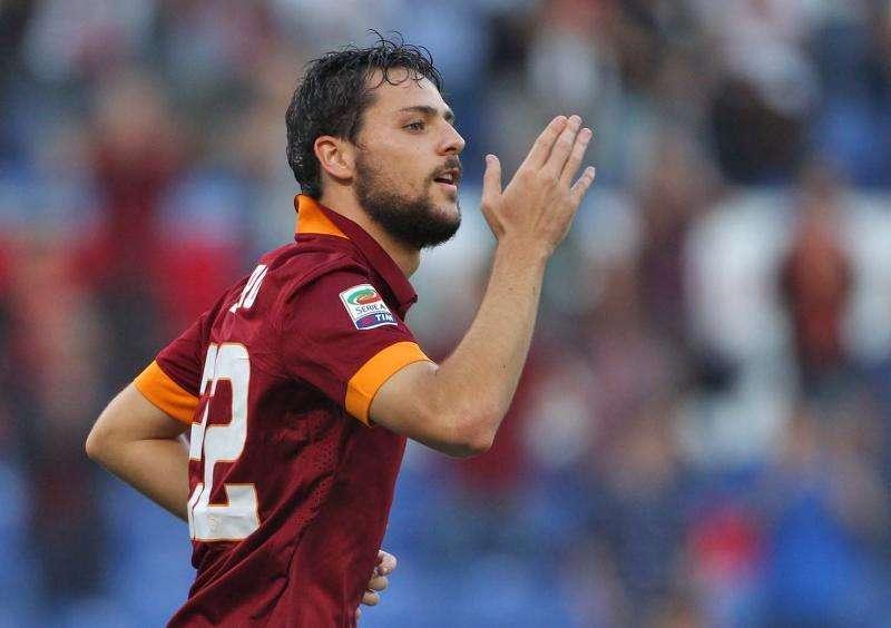 C'è il sì di Destro per il trasferimento al Monaco, la Roma vuole Kurzawa nella trattativa. L'attaccante su Twitter: "Nulla di vero"