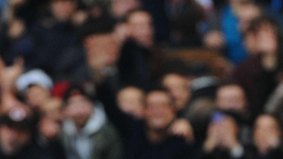 Accadde oggi - Totti salva la Roma e si scatta un selfie. Il Mirror: "Noi odiamo i selfie ma solo per i comuni mortali, Totti può fare ciò che vuole". De Rossi: "Chi dice che io e Totti siamo nemici è un maiale con il microfono". Arriva Winterling