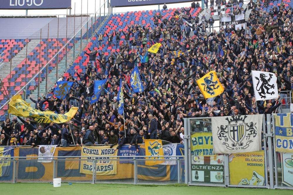 Parma, positivo al COVID-19 un membro del gruppo squadra. Test negativi per la Roma
