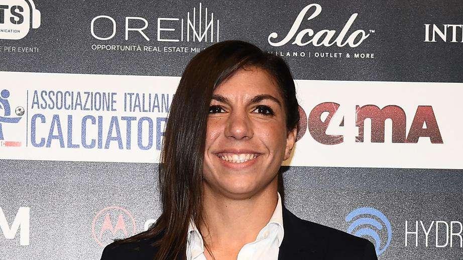 Omaggio della Roma per Elisa Bartoli per le sue 149 presenze con la maglia giallorossa