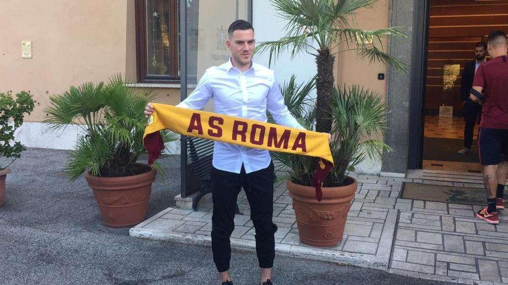 VILLA STUART - Le visite mediche di Veretout e Diawara. I giocatori posano con i tifosi. L'ex Napoli: "Forza Roma". FOTO! VIDEO!