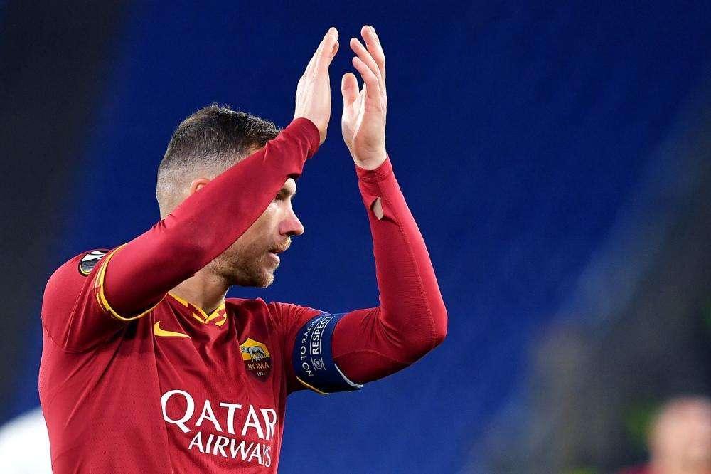 Dzeko riceve un'emozionante lettera da un bambino e lo ringrazia: "Sei tu il diamante"