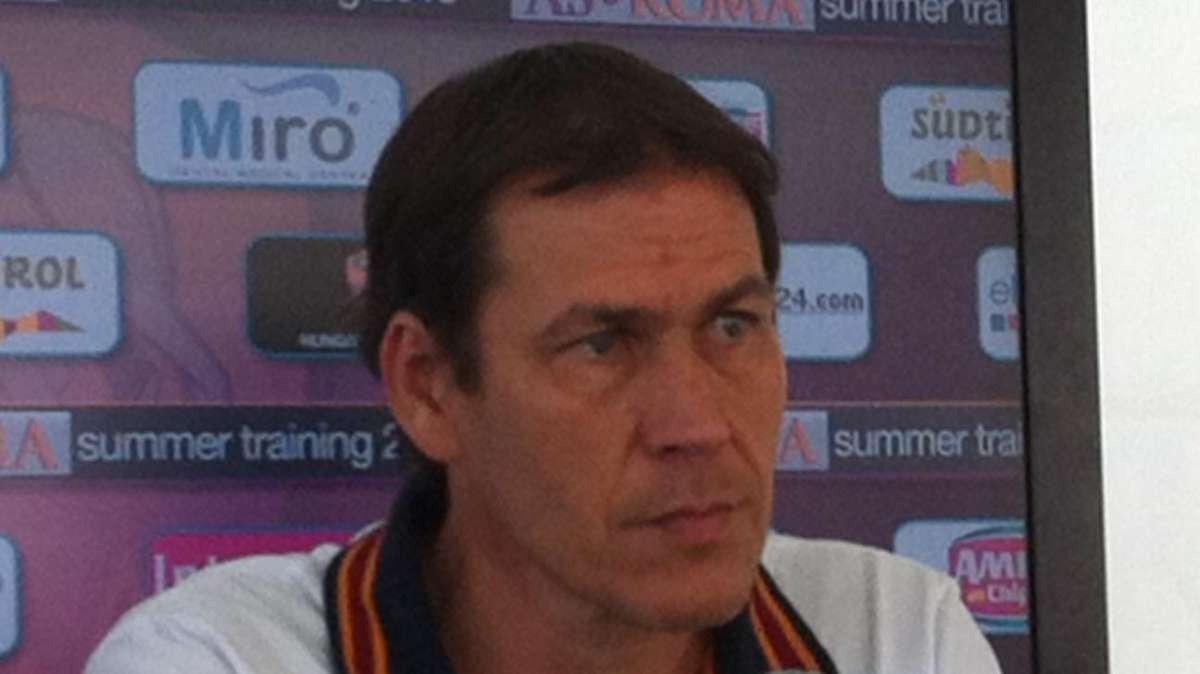 Garcia: "Chi critica club e giocatori non è della Roma, al massimo è della Lazio. Nuovi acquisti? C'è tempo. Il 4-3-3 può essere il modulo privilegiato". FOTO! AUDIO!