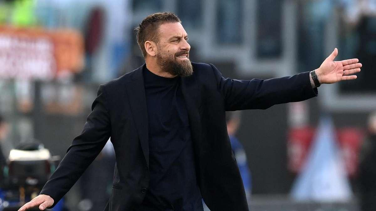 De Rossi: "Vincere un derby è sempre bello. Da allenatore c'è più tensione emotiva, gli ultimi minuti sono stati assurdi. Stasera birra e patatine". VIDEO!