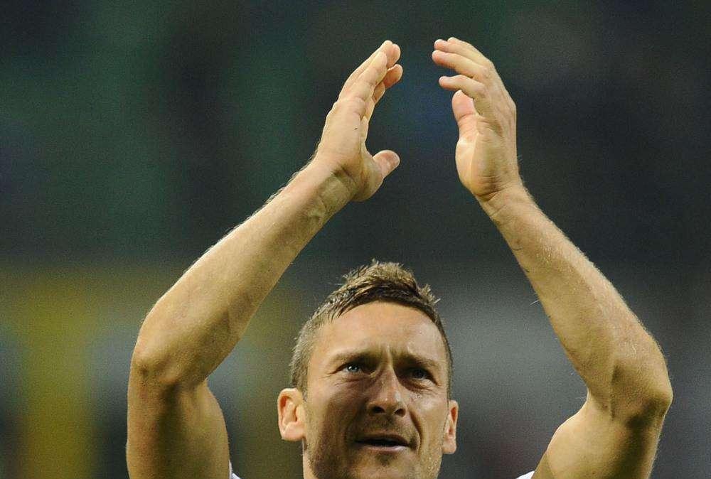Boato dell'Olimpico per Totti all'annuncio delle formazioni. VIDEO!
