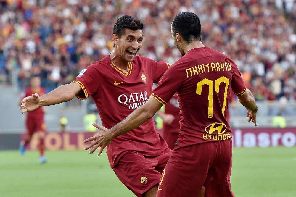 Pellegrini festeggia il ritorno in gruppo con Mkhitaryan: "È tornato anche il sorriso finalmente!"