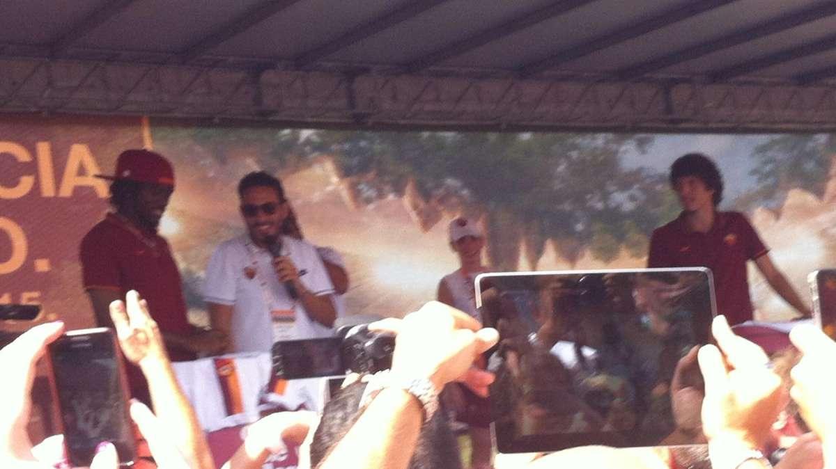 Gervinho e Salih Uçan al Cuore Sole Village. Il turco: "Forza Roma!". FOTO! VIDEO!