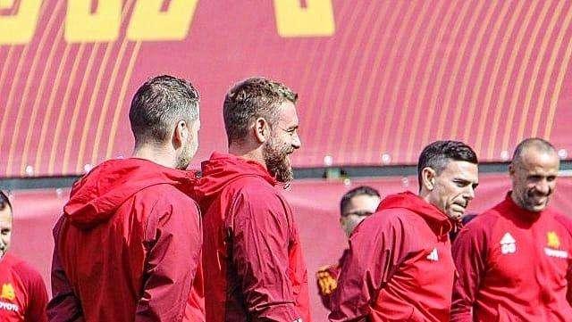 Le indicazioni di De Rossi in allenamento a Hermoso e Hummels. VIDEO!