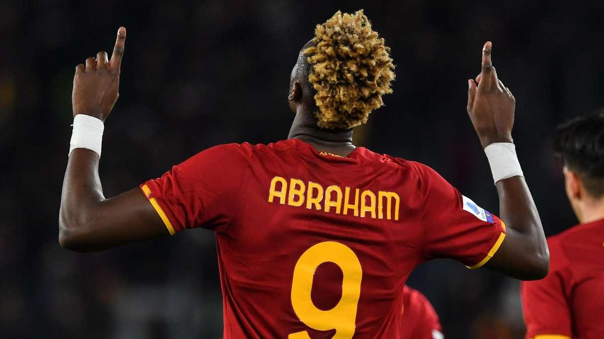 Abraham raggiunge quota 100 gol segnati con i club e festeggia sui social