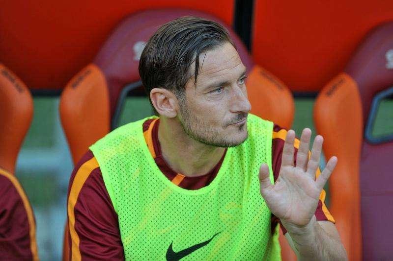 Facebook, Totti insieme a Giuliano Sangiorgi. FOTO!