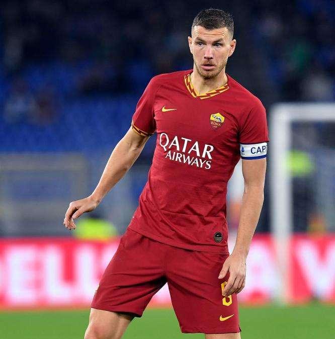 All'asta una maglia autografata di Dzeko: ricavato per lo Spallanzani